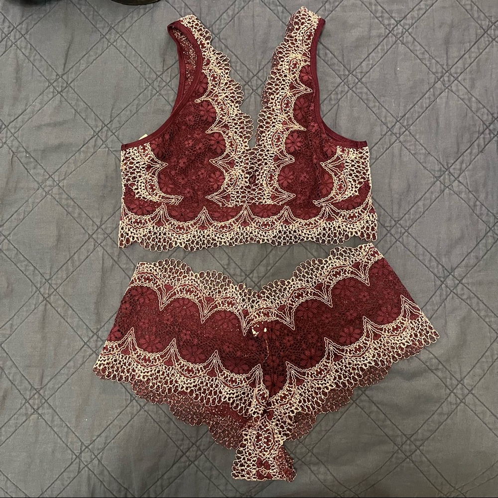 NWT Victoria’s Secret Lingerie Set